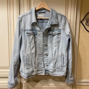 Universal Thread • Lightwash Denim Jean Jacket •